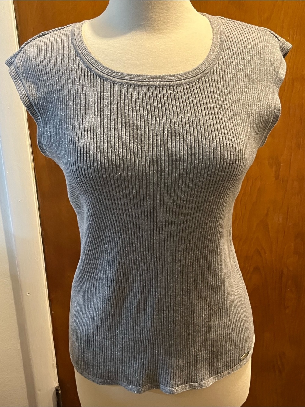 Calvin Klein Women's Ribbed Gray Metallic Sleeveless Scoop Neck Tank. Size M